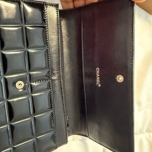 CHANEL Glossy Black Quilted Wallet
